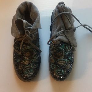 HOUSE OF HARLOW 1960 Grey Suede Moccasins Sz 10/40